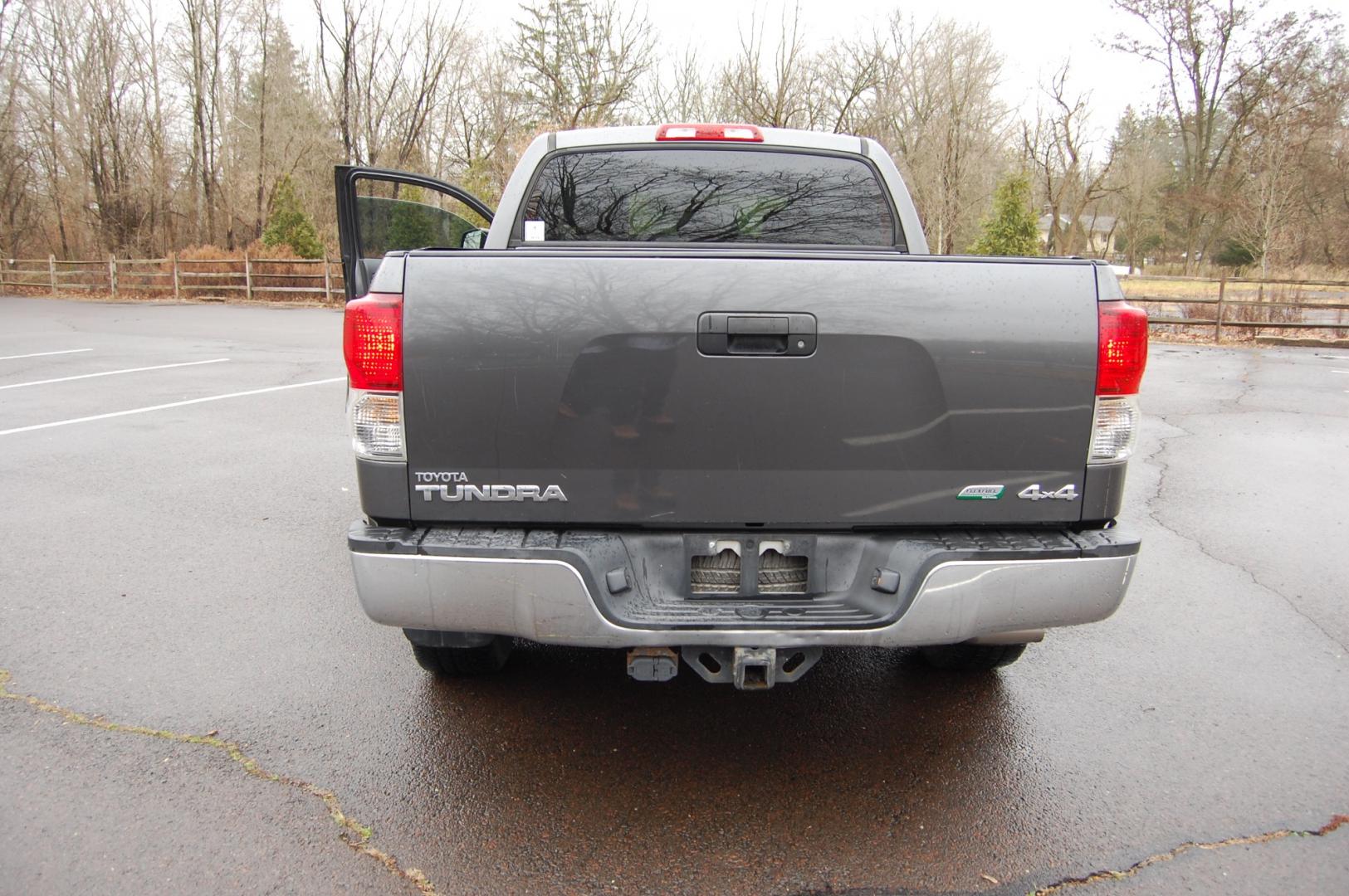 2013 Gray /Gray Cloth Toyota Tundra (5TFDW5F19DX) with an 5.7L V8 OHV 16V engine, Automatic transmission, located at 6528 Lower York Road, New Hope, PA, 18938, (215) 862-9555, 40.358707, -74.977882 - Photo#7